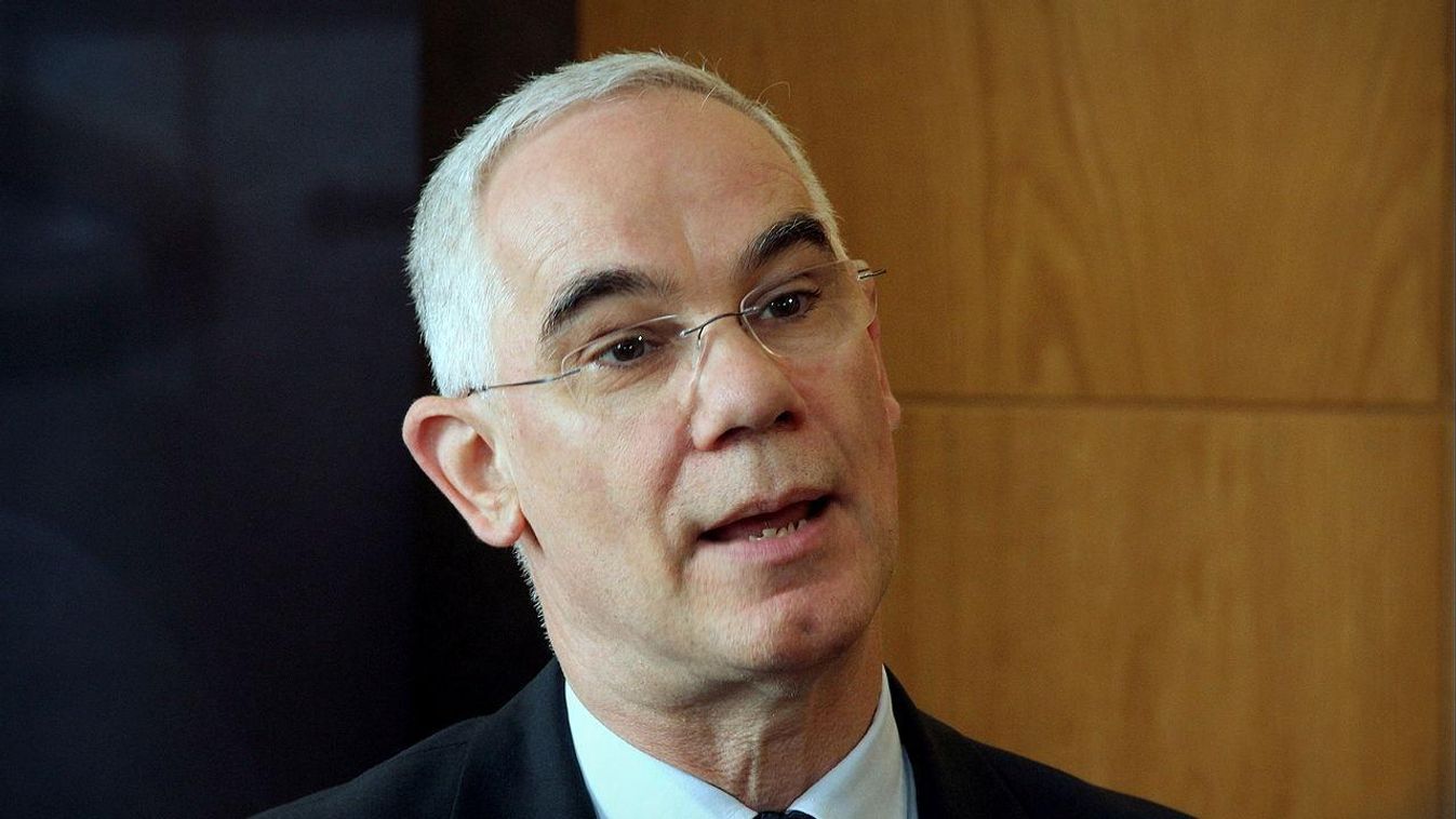 Balog Zoltán: a kormány örül a lombikbabáknak