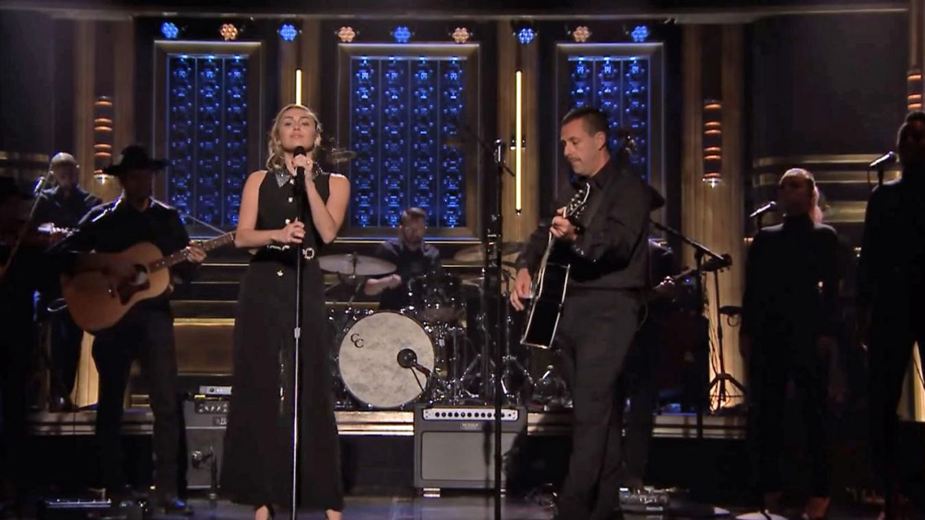Las Vegas emlékére énekelt duettet Miley Cyrus és Adam Sandler