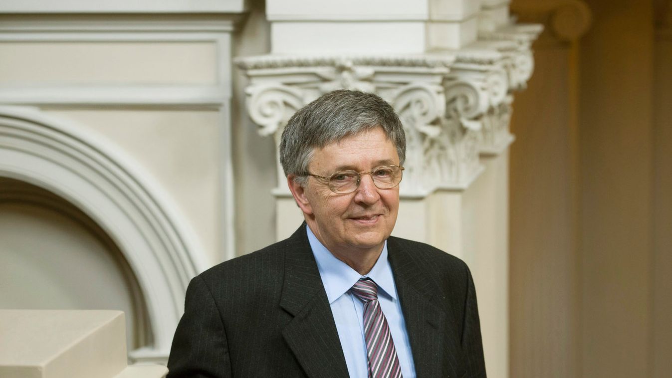 Lovász László Abel-díjas lett