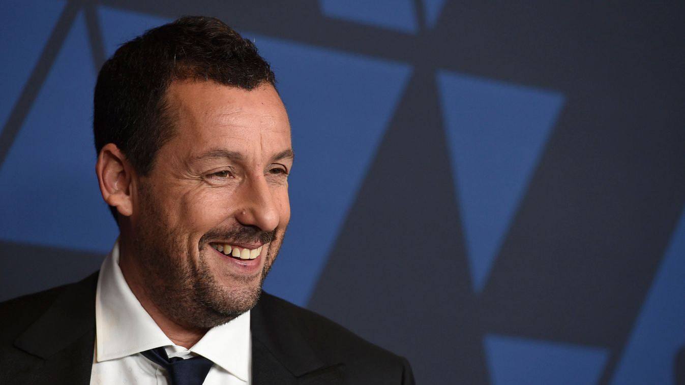 Adam Sandler további négy filmet forgat a Netflixnek