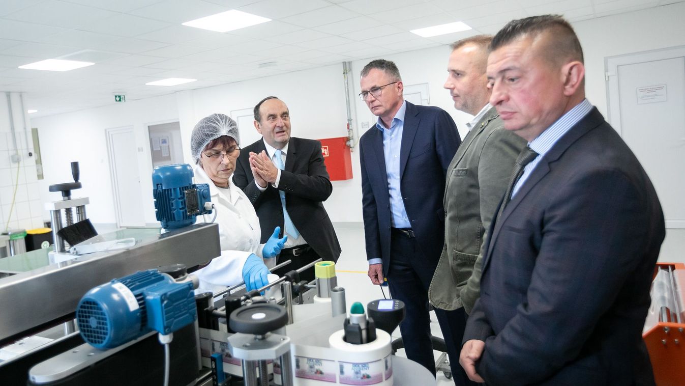 Gyógy- és natúrkozmetikai termékeket előállító üzemet adtak át Pétervásárán