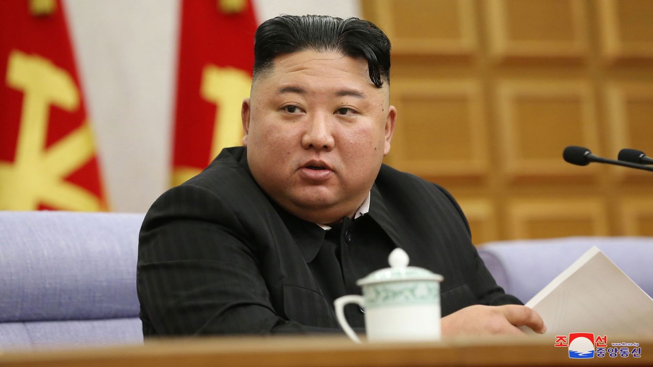 Nem mindennapi ajándékot kapott a legismertebb észak-koreai tévébemondónő Kim Dzsong Untól