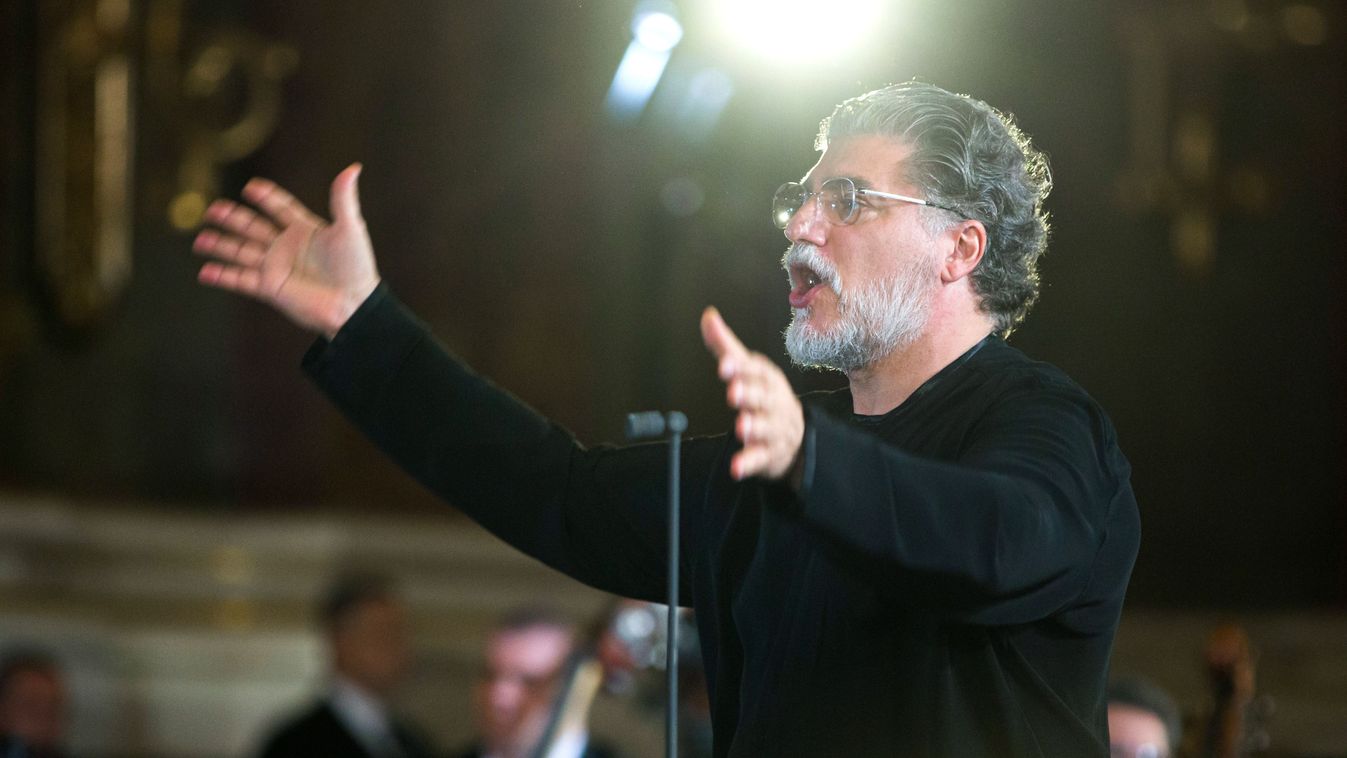 José Cura világhírű operaénekes is fellép a pécsi Zeneszüret fesztiválon