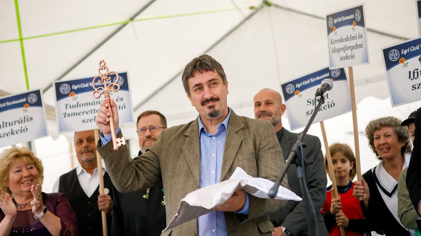 Átadták az egri Civil Házat, megkezdődött a hangulatos közösségi ünnep + fotók