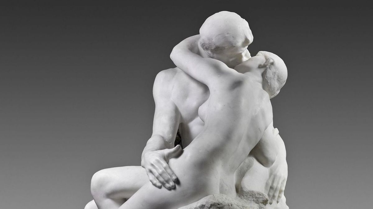 Auguste Rodin: A csók (1889, torzó). Annak idején egyes középiskolákban klasszikusokkal igyekeztek pótolni a hivatalos felvilágosítás hiányosságait