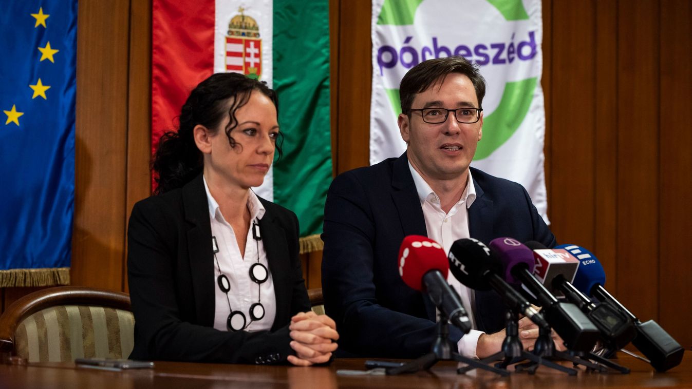 Komoly bevételekre tett szert Karácsonyék alapítványa