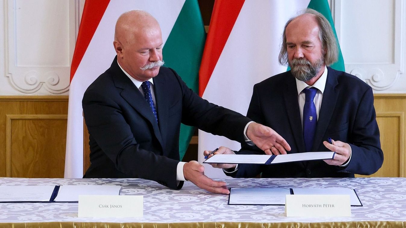 Együttműködési megállapodást kötött a kormány a pedagógusok érdekvédő szervezetével