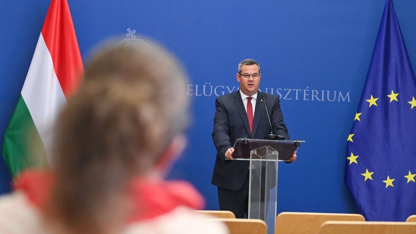 A napokban megkapják emelt bérüket az egészségügyi dolgozók