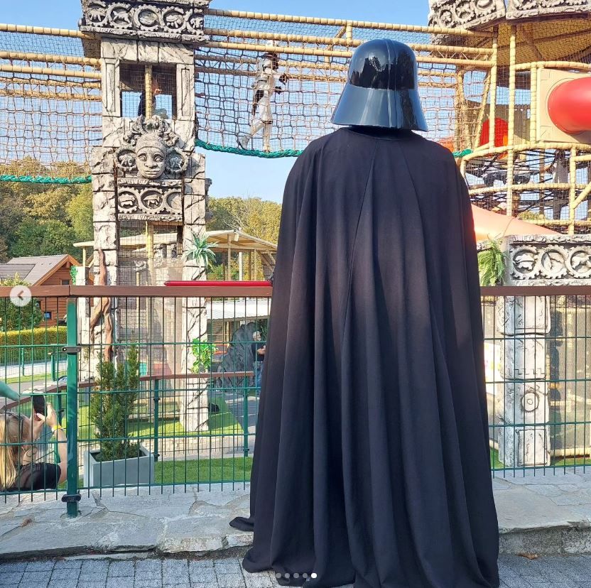 Darth Vader figyelemmel kísérte beosztottja edzését a játszóparkban