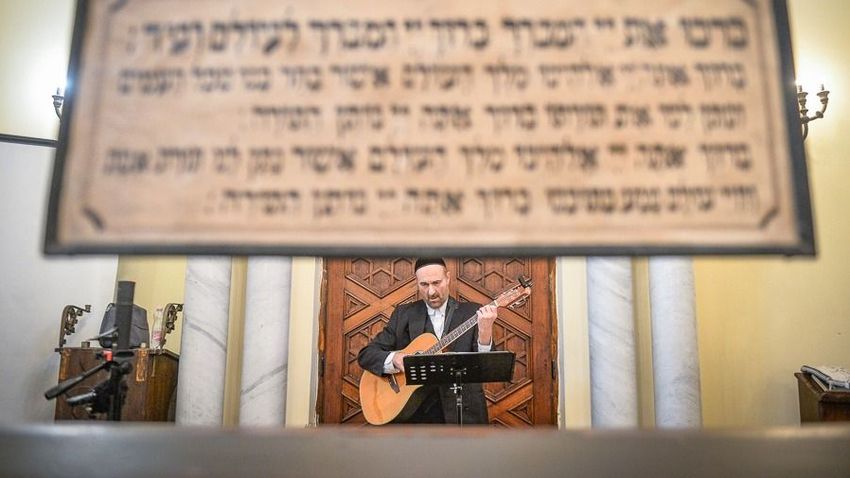 HEOL – Az éneklő rabbi szelleme belengte a gyöngyösi kis zsinagógát + fotók