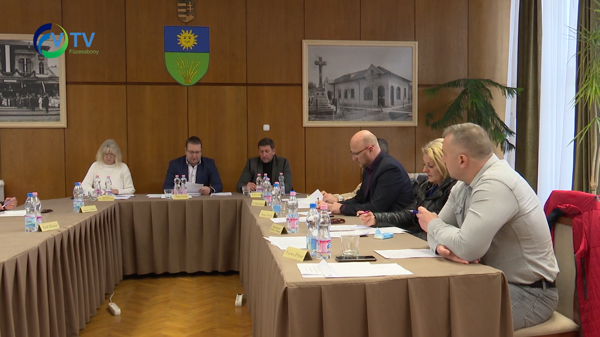 Csütörtökön tartott testületi ülést a füzesabonyi önkormányzat a polgármester elnökletével 