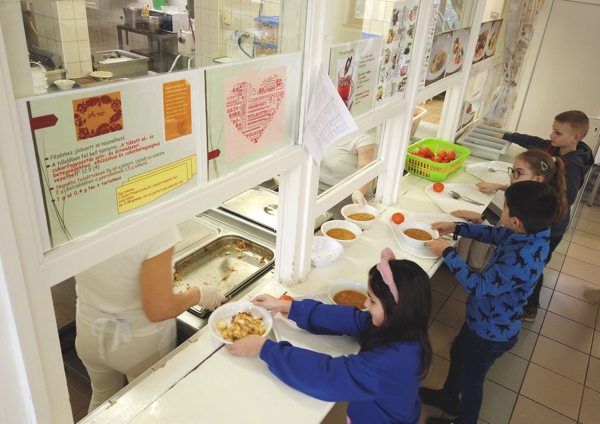 A gyermekvédelmi törvényben foglaltak alapján ingyenes étkezést biztosítanak Gyöngyösön a rászoruló családoknak