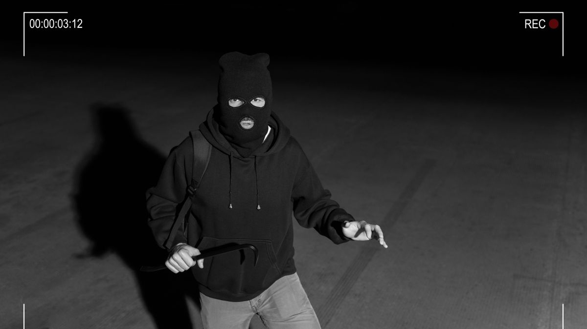 Biztonsági kamerát lopott egy gyöngyösi férfi, közben egy másik mindent rögzített (Illusztráció)