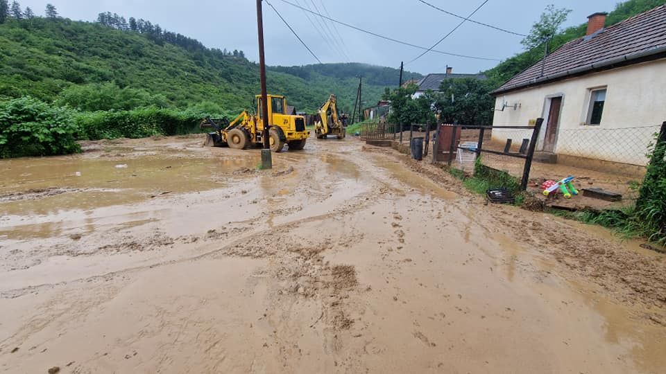 A recski bánya területéről óriási sárlavina zúdult a Hunadi utcára egy felhőszakadást követően