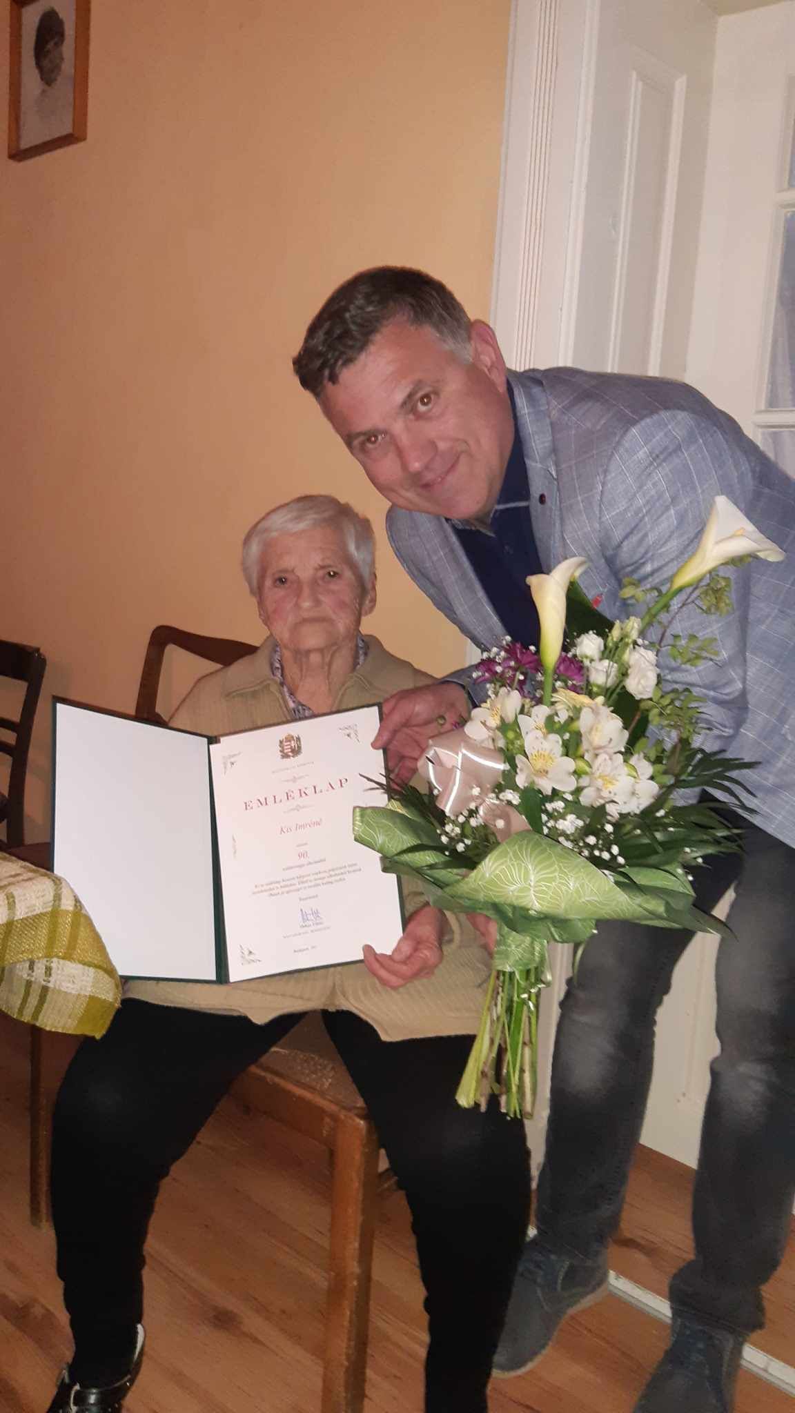 A 90 éves Kis Imréné Bözsi nénit köszöntötték születésnapján