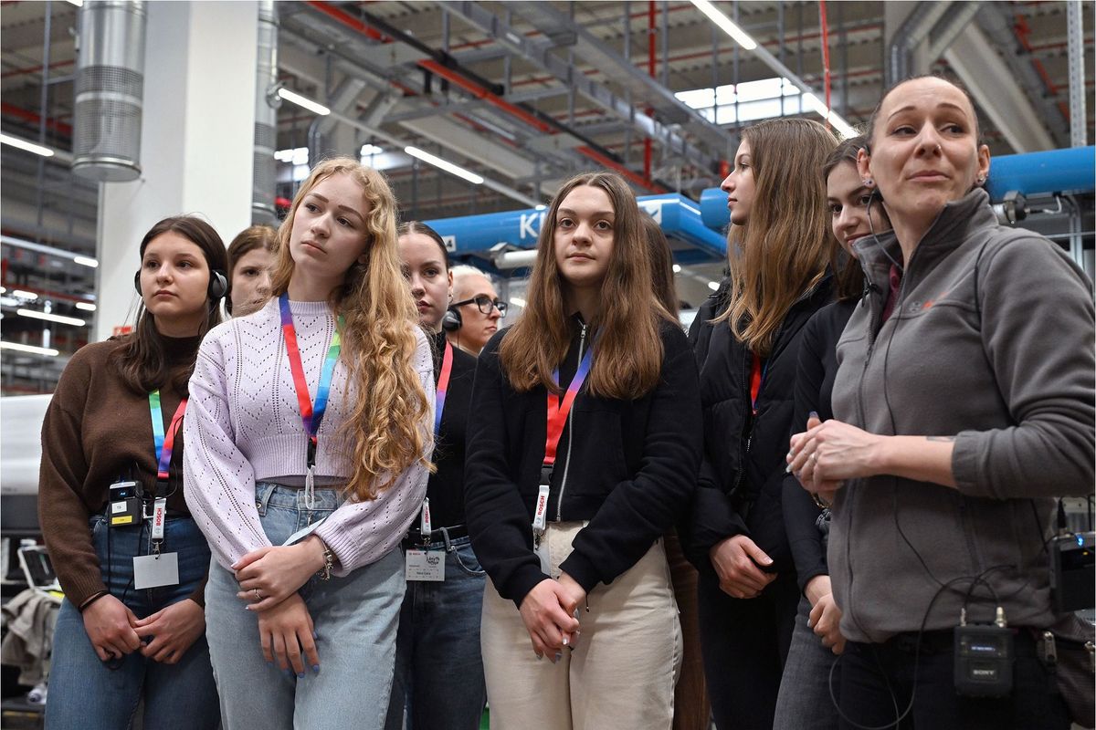 A Bosch-ba olyan diáklányokat hívtak meg a Lányok napja alkalmából, akik érdeklődnek a tudományok és a technológia iránt