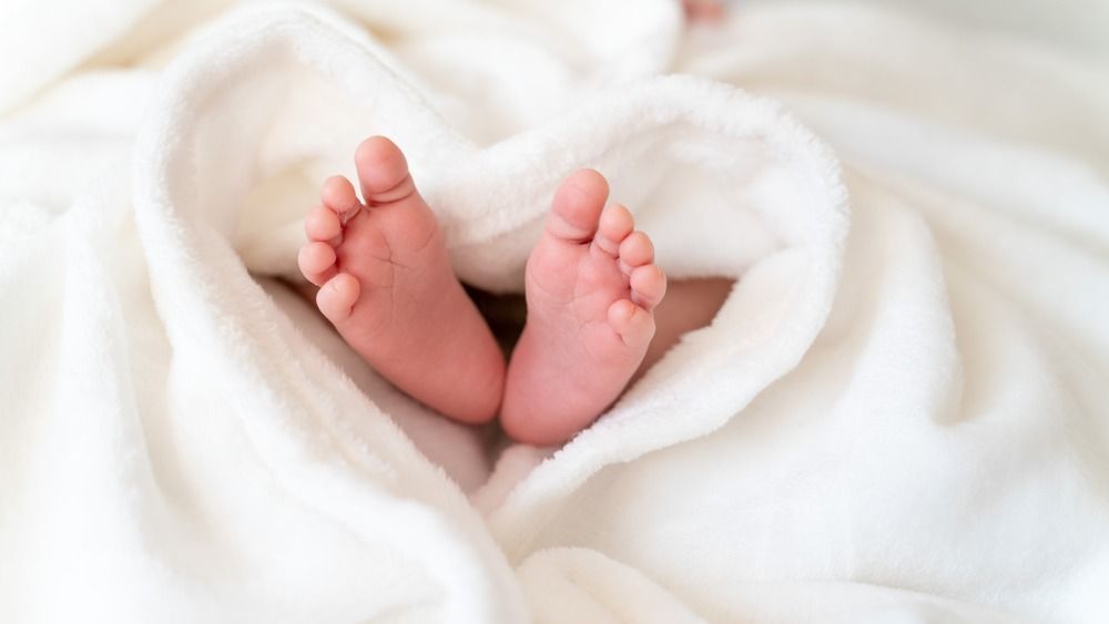 Tiny,,Cute,,Bare,Feet,Of,A,Little,Caucasian,Newborn,Baby
Kisbabát találtak a babamentő inkubátorban 