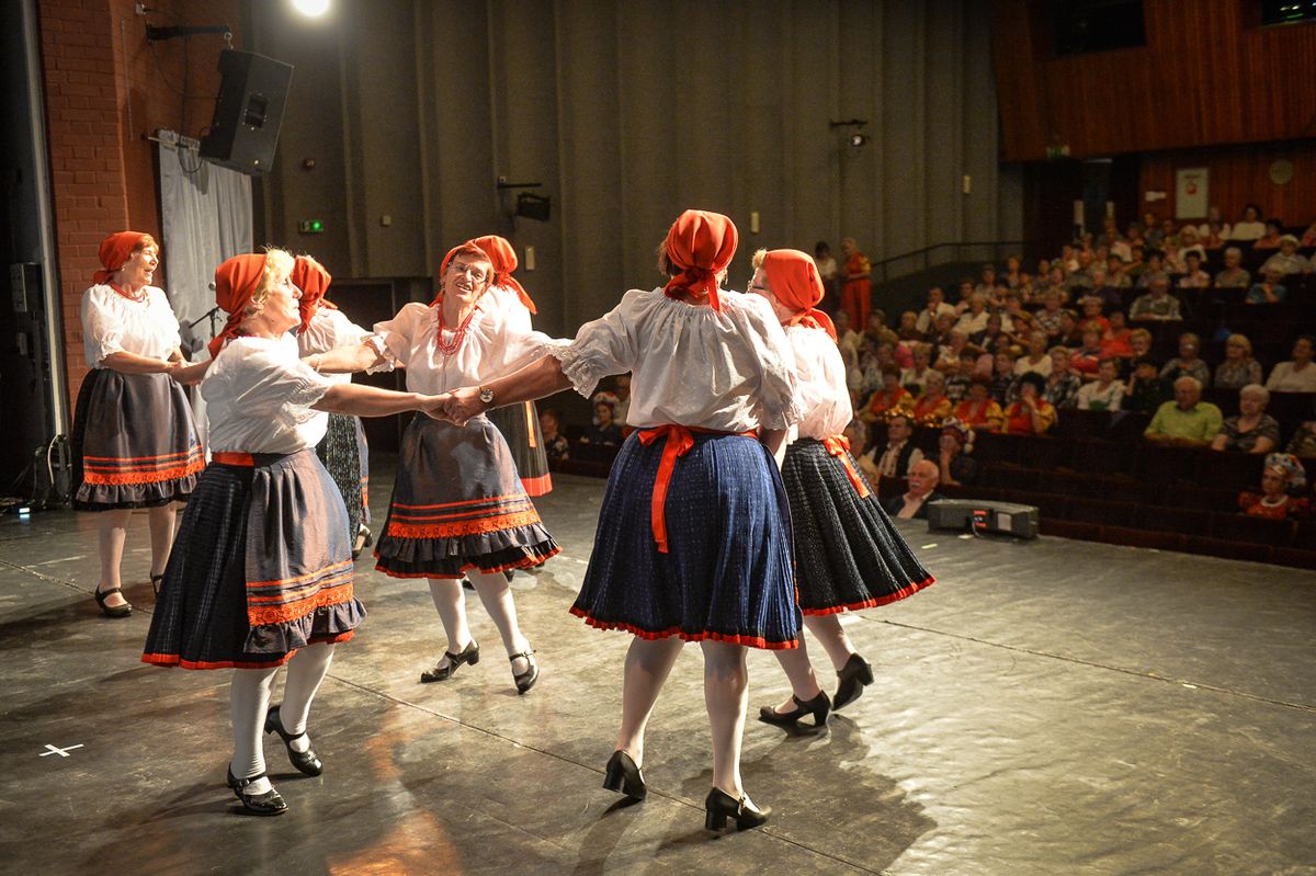 Örökifjú nyugdíjasok mutatták be a tánctudásukat Gyöngyösön