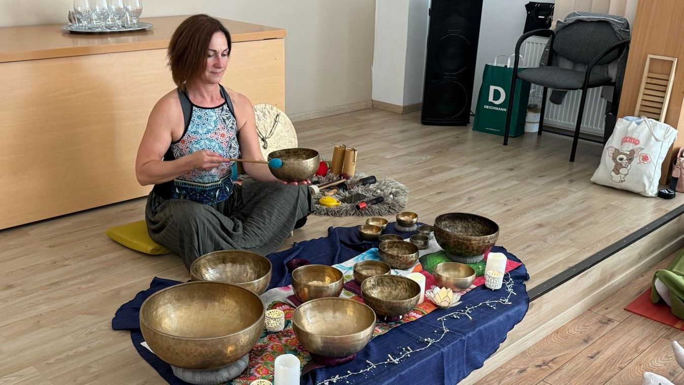 También hubo un baño de sonido tibetano en el día de la salud en la prisión de Eger.