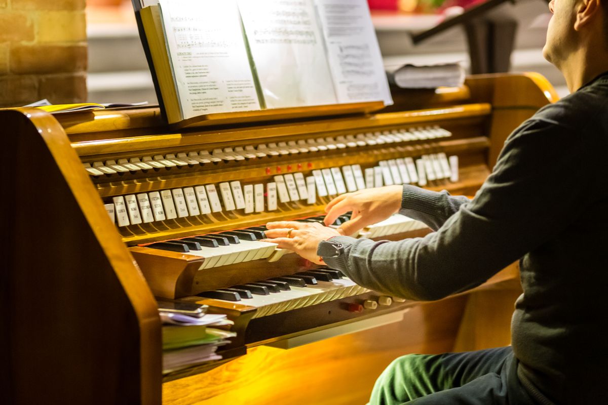 Male,Hands,Playing,Organ,Keyboard,In,Church
Orgonakoncertet tartanak Mátraballán és Vécsen