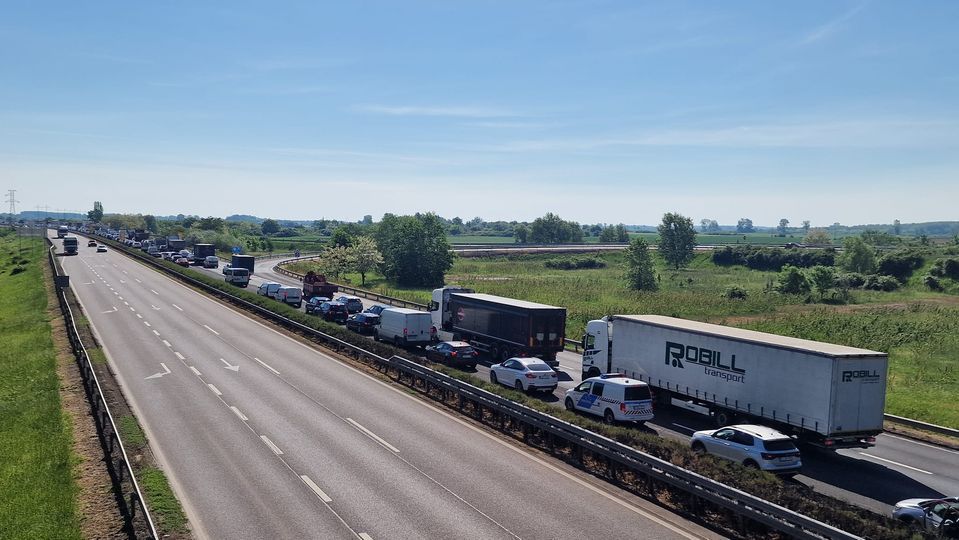 A füzesabonyi felhajtóig áll a sor az M3-ason baleset miatt