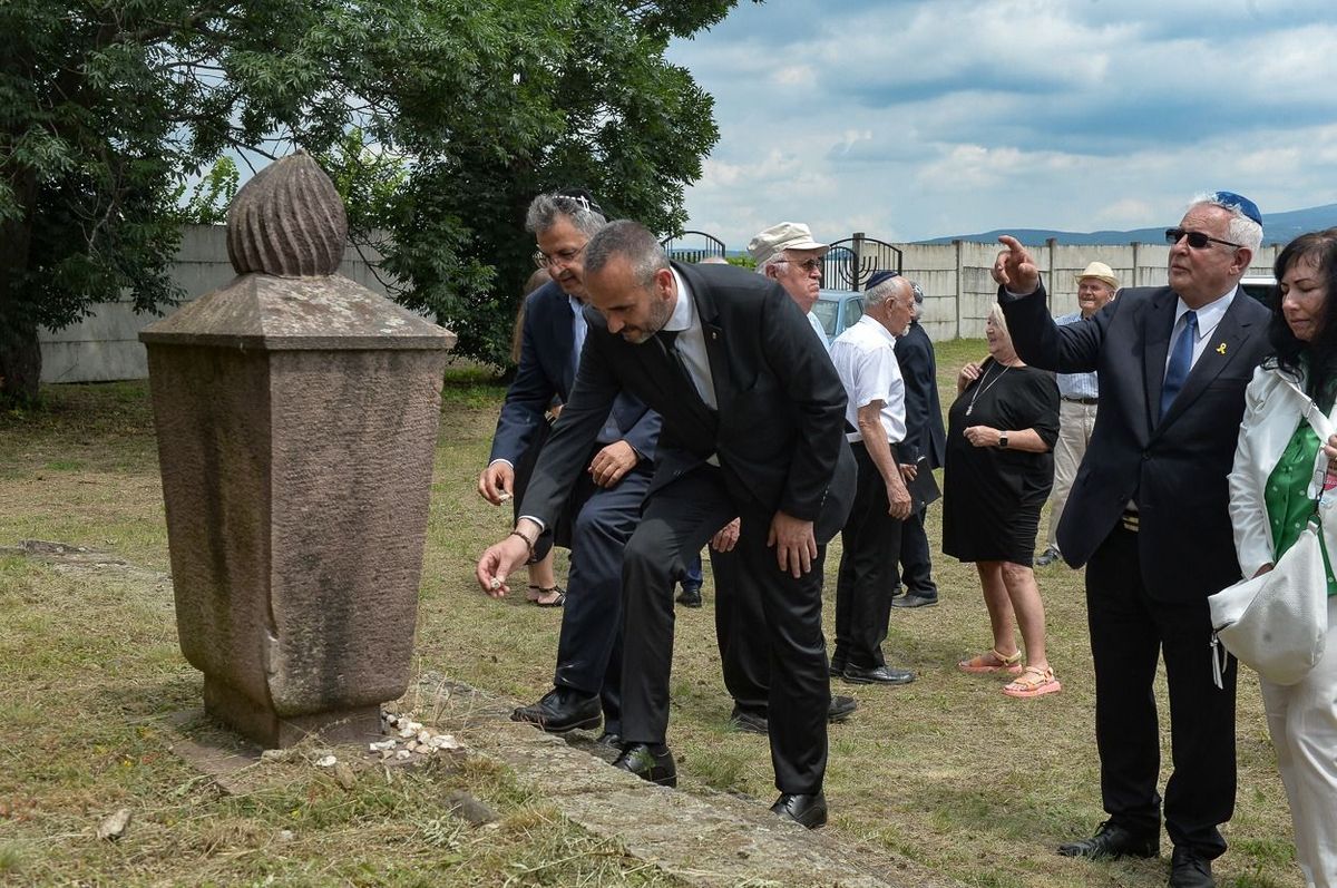 A holokausztra emlékeztek a gyöngyösi zsidó temetőben