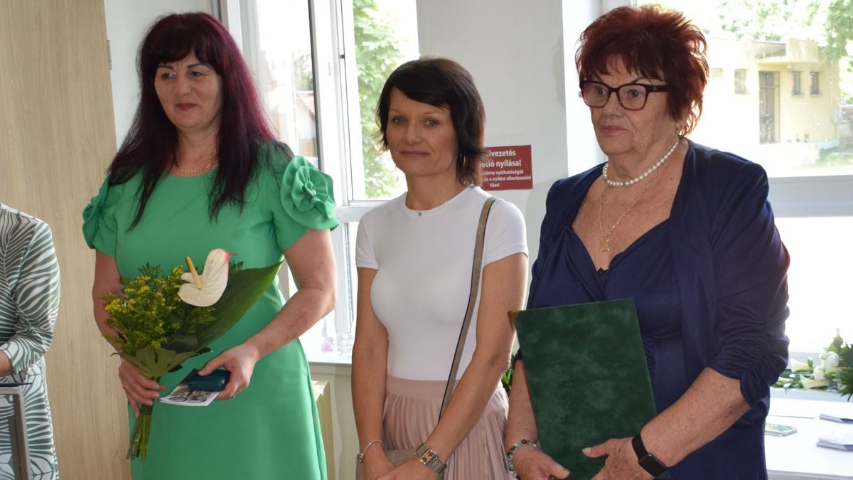 A fotón középen Dányiné Sipos Szilvia, tőle jobbra Koczka Zsuzsanna, tőle balra: Pogonyiné Kiss Irén 