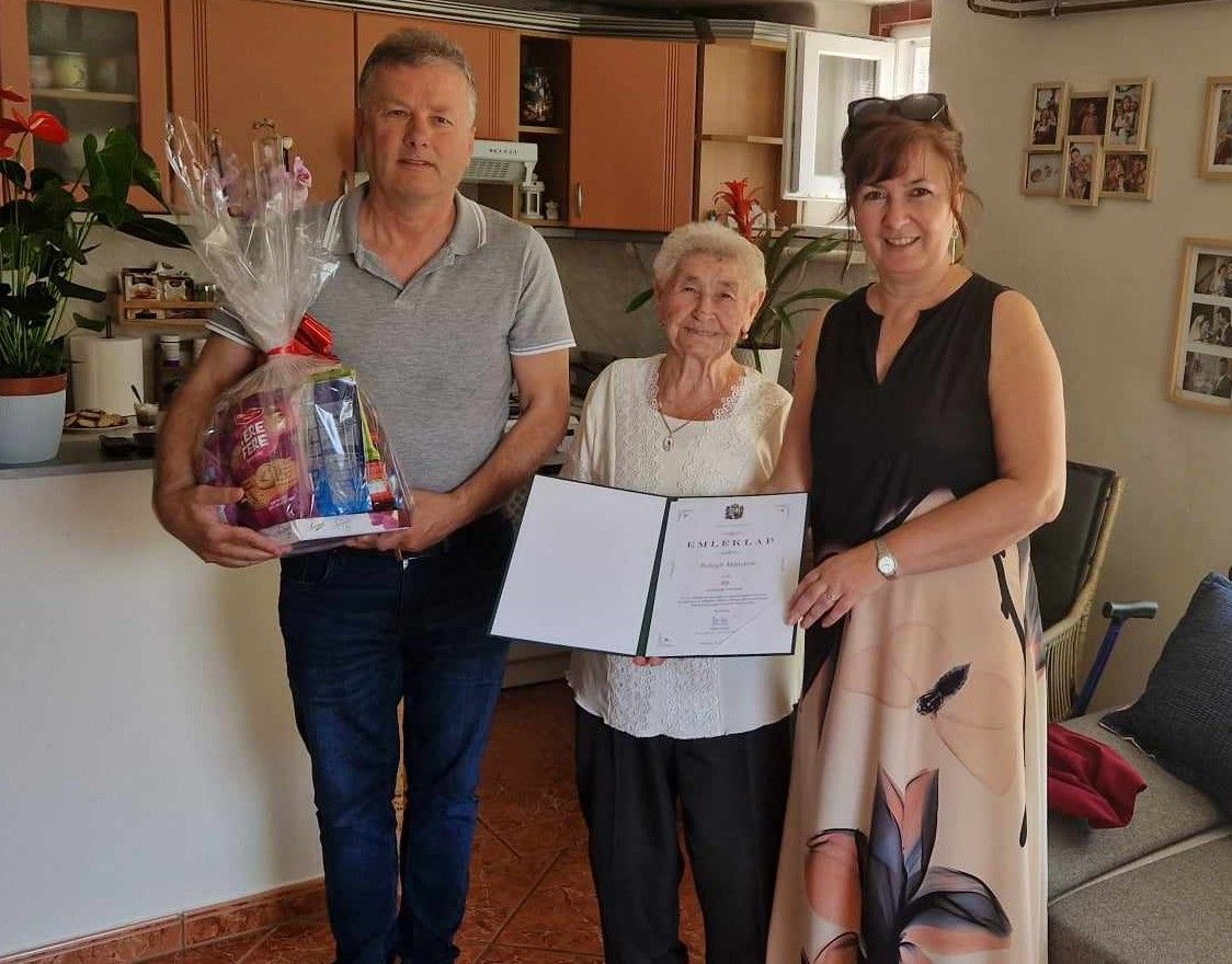 90. születésnapján otthonában fogadta köszöntőit az ünnepelt