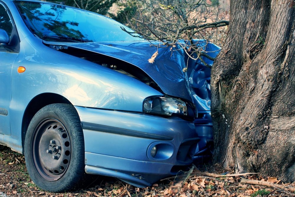 Details,Of,A,Damaged,Car,Crashed,Against,A,TreeHalálos baleset történt Parád és Parádsasvár között