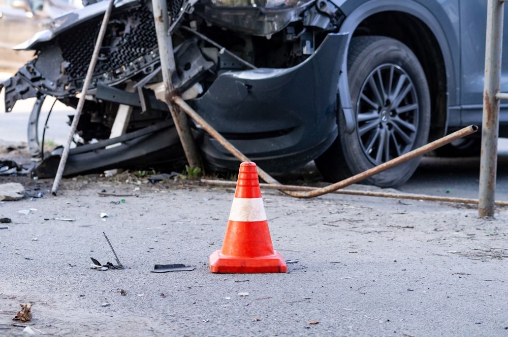 Road,Cone,Against,The,Background,Of,A,Car,Broken,In, Karambol történt az M3-ason, Hortnál