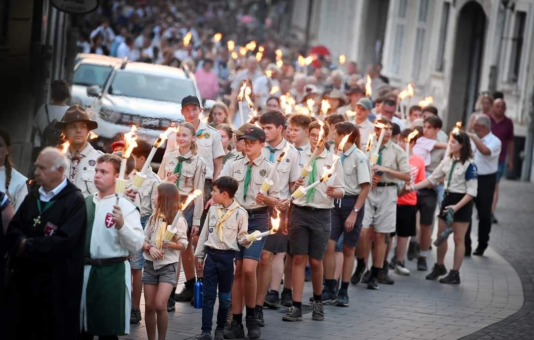 Államalapítónk előtt tisztelegtünk a Fáklyás királyköszöntőn