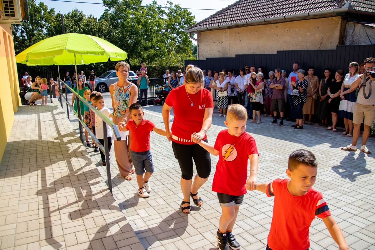 Mini bölcsőde és a felújított óvoda átadás Karácsondon