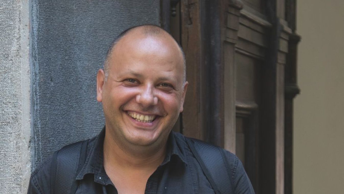 Szívszorító, mit hagytak Damu Roland sírjánál