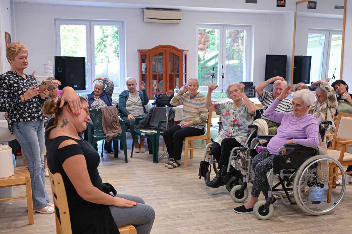 Parkinson-tornán vehettek részt az Idősek Berva-völgyi Otthonában