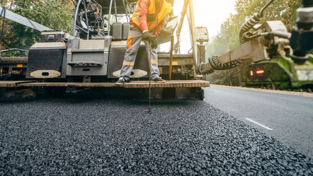 Road,Service,Build,The,Highway, útfelújítás, útépítés
Utak, hidak és járdák felújításába kezdhetnek a hevesi és hatvani térségben