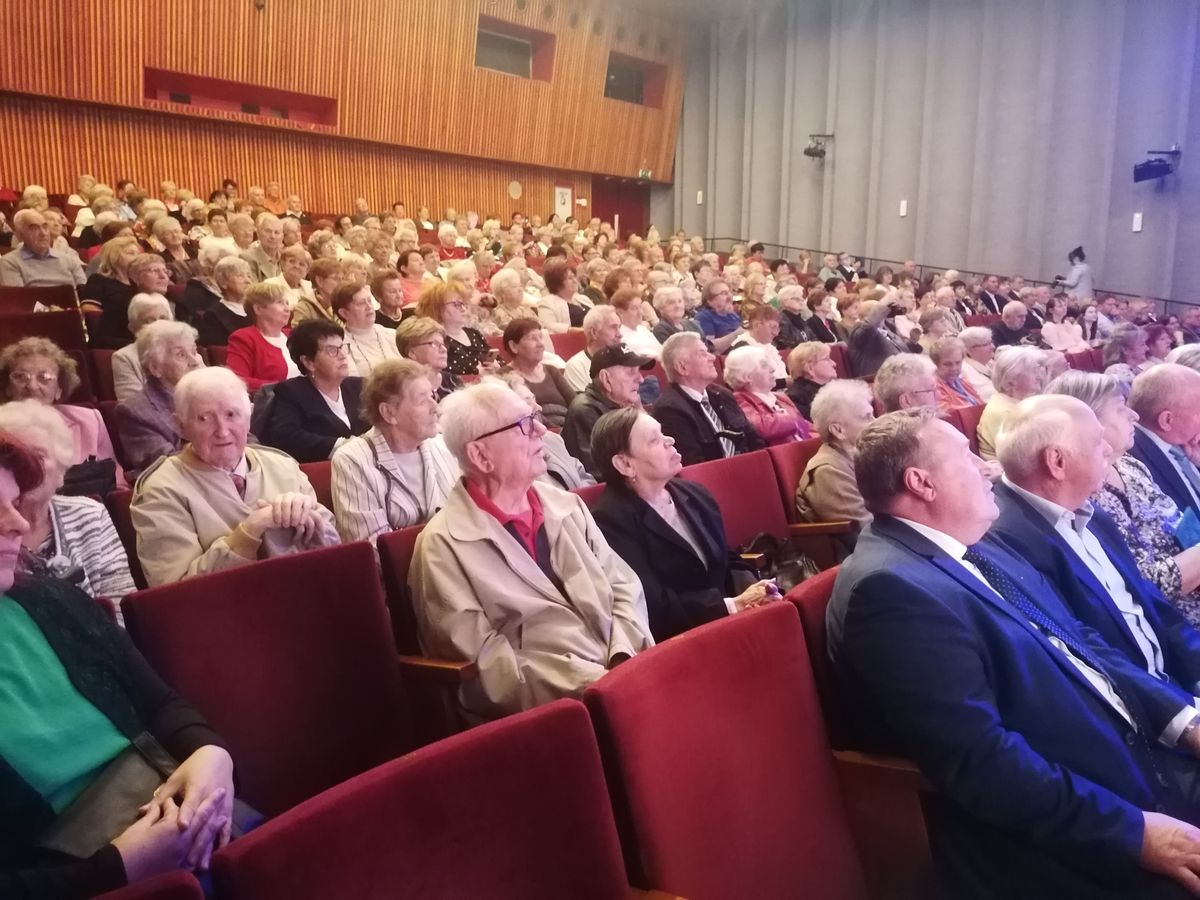  Az Idősek Világnapján köszöntötték a gyöngyösi nyugdíjasokat