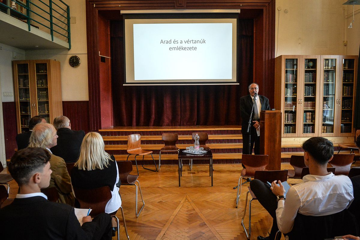 Az aradi vértanúk idei emlékkonferenciája a gyöngyösi gimnáziumban 