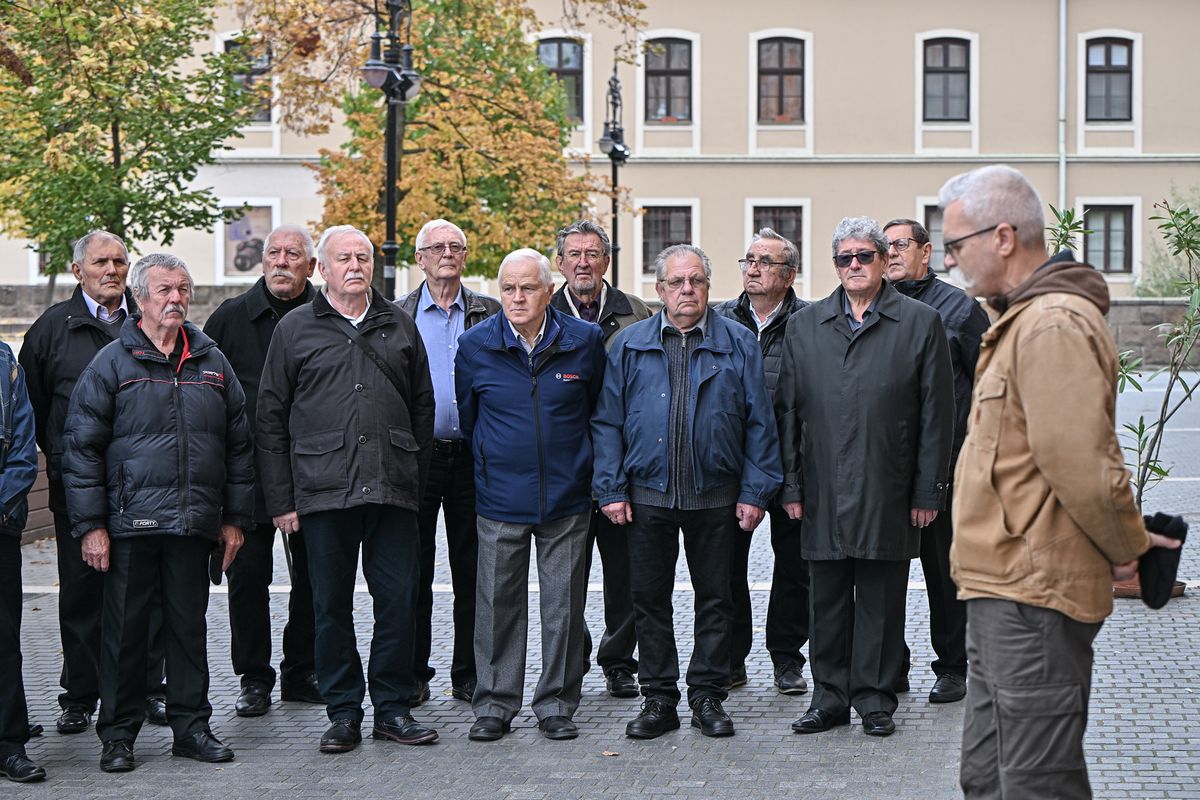 Dallal, lánggal emlékeztek a Doni hősökre Egerben