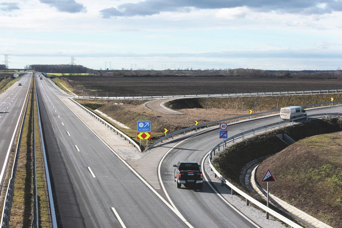 M25-ös autóút Eger és az M3-as autópálya között heves megyében