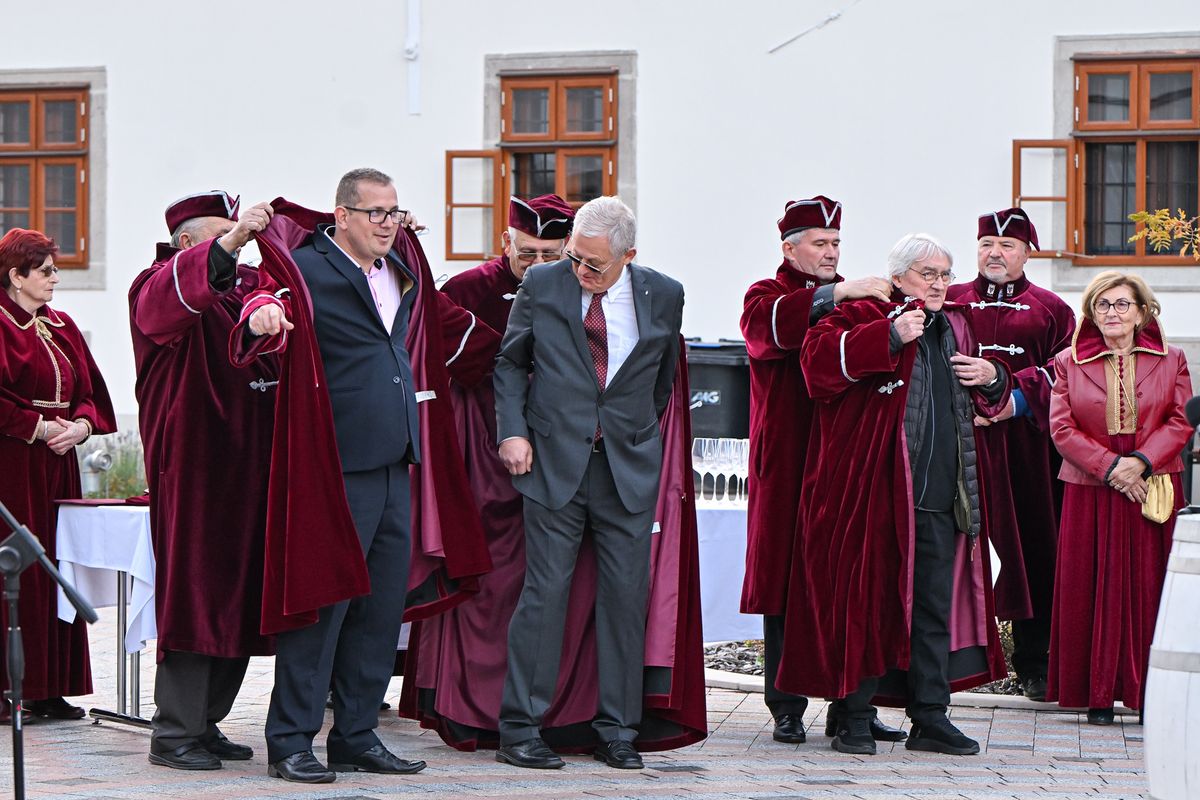 Borlovag avatás az Egri Bikavér Ünnepi Napok rendvezvényen