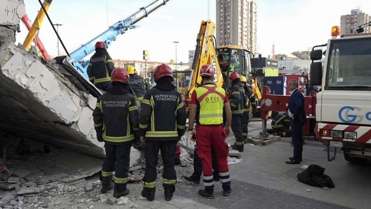 Leomlott az újvidéki vasútállomás homlokzata