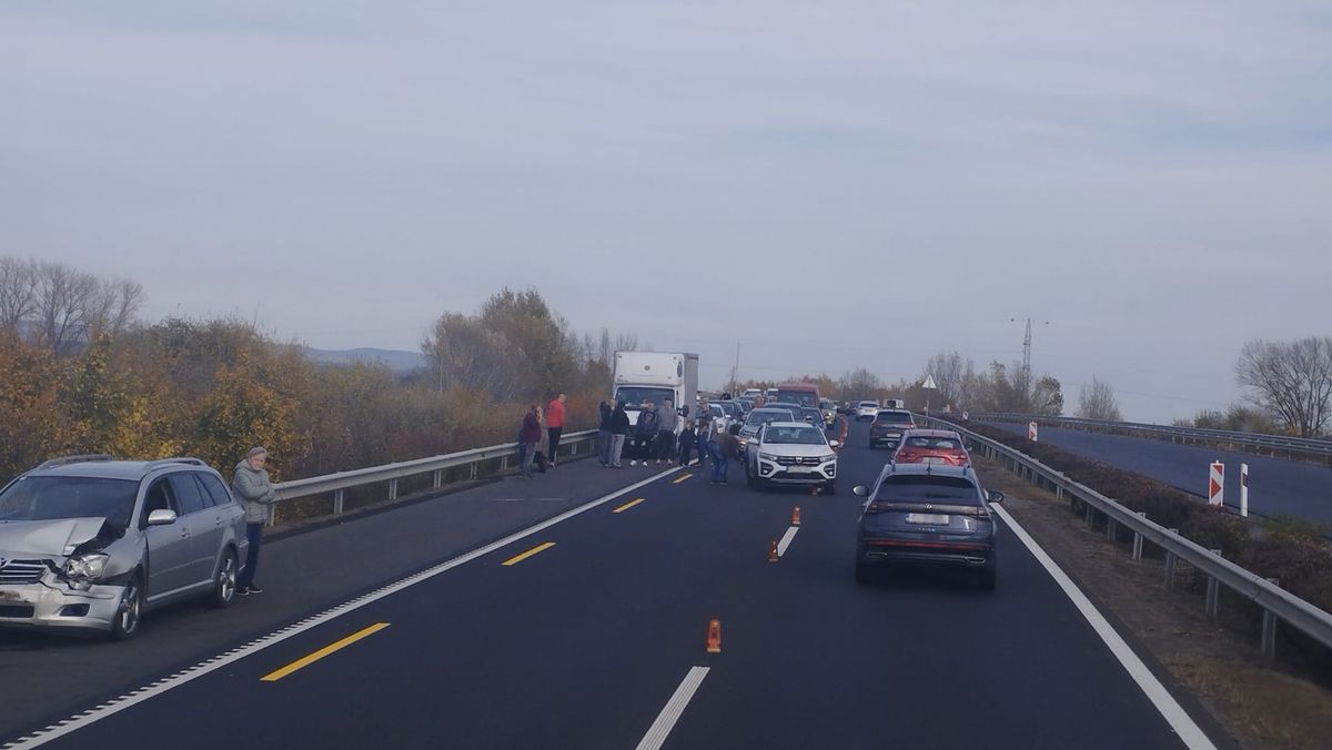 Baleset az M3-as autópálya füzesabonyi szakaszán