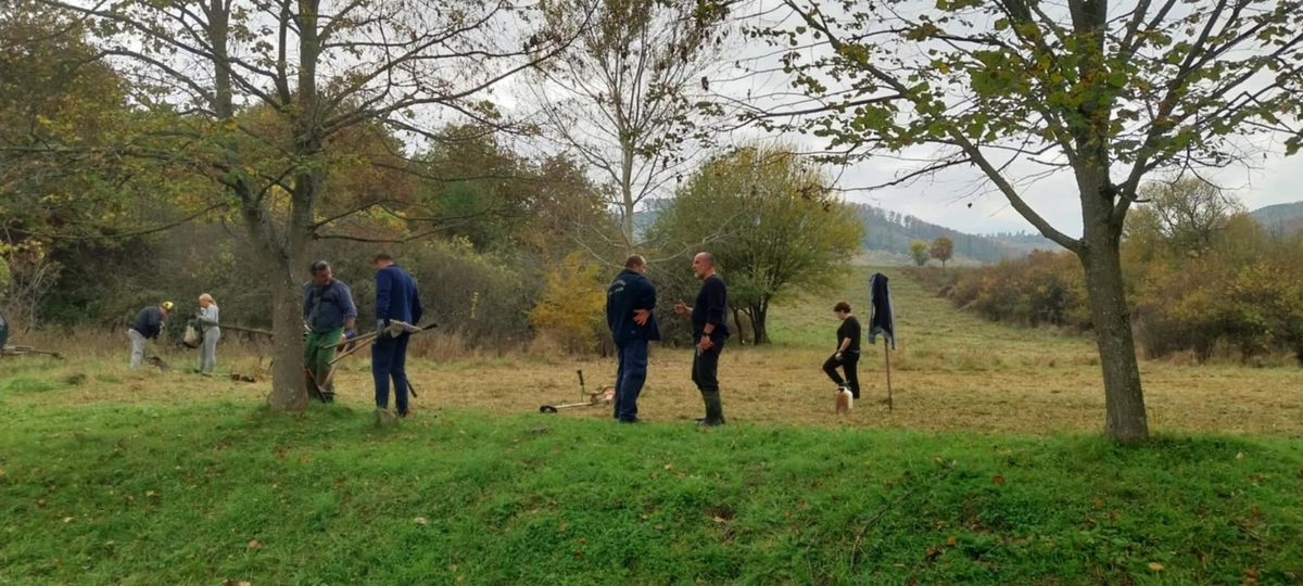 Már októberben ekéezdték rendbe tenni a szánkópályát Parádsasváron, november közepén már csak a friss hóra és a gyerekekre vár