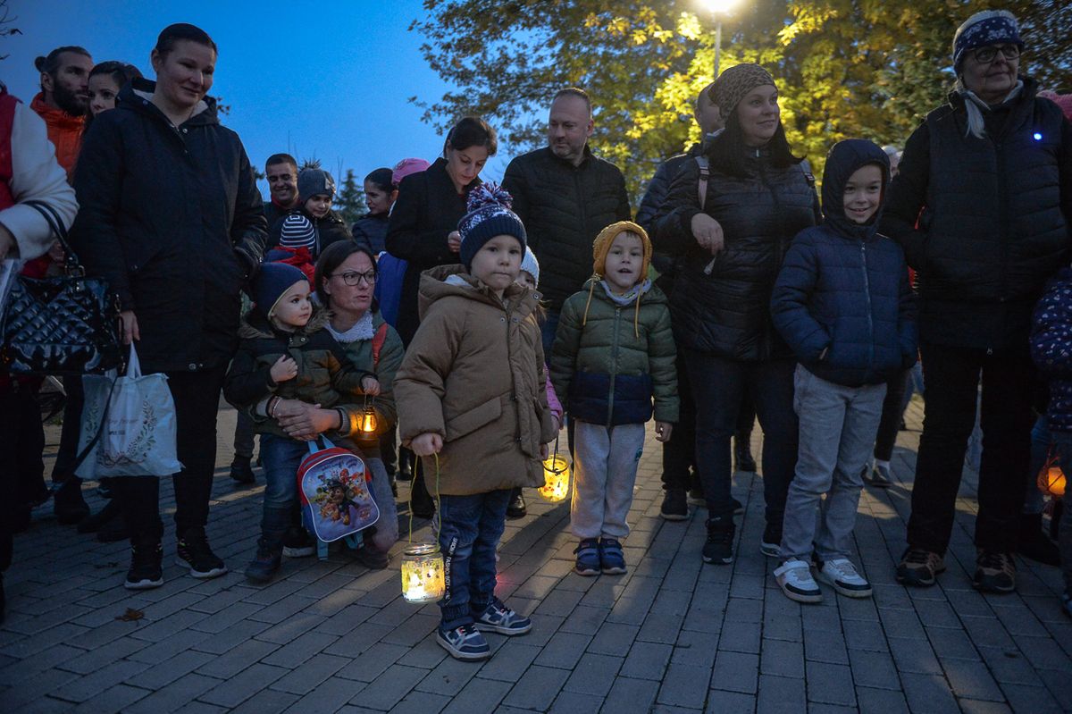 Hevesben libatepertő és lámpás felvonulás járja a napokban, így volt ez Abasáron is 