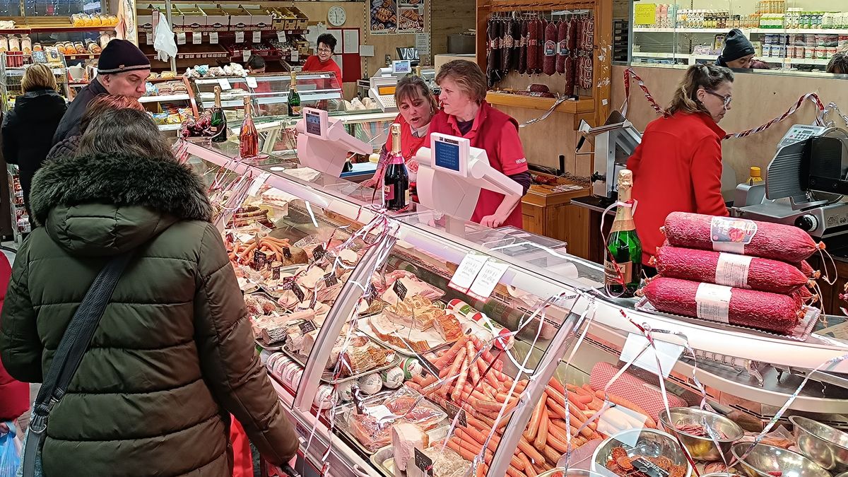 A drágább, magas minőség virsliket keresi a legtöbb vevő a Hossó ABC-ben