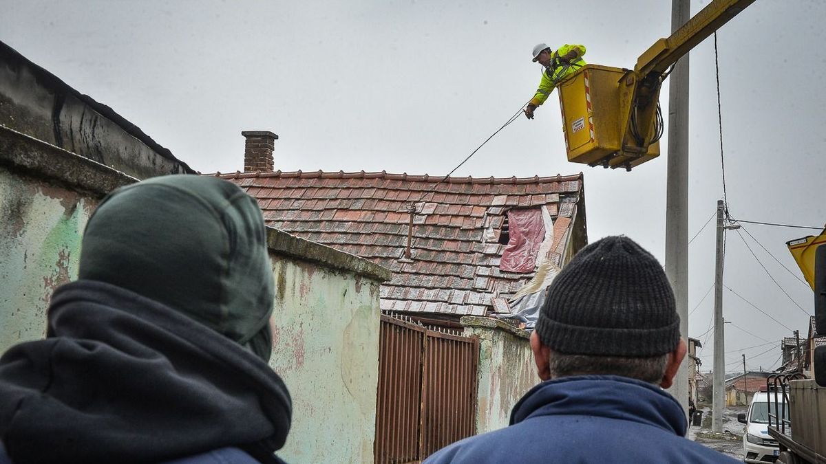 A gyöngyösi Durándában tartott rendőrségi razzia során 22 illegális áramvételezést szüntettek meg az áramszolgáltató szakemberei