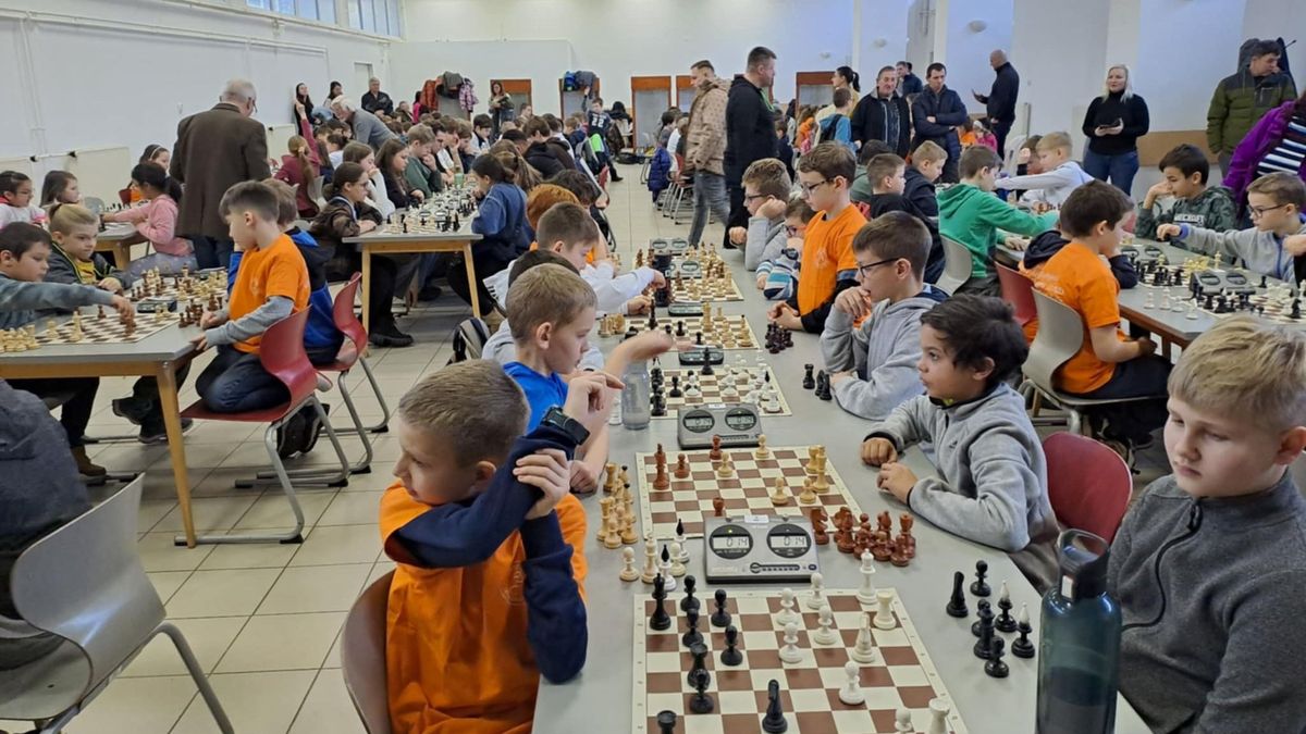 A diákolimpia mezőnye a Kossuth Zsuzsanna iskolában ült asztalhoz