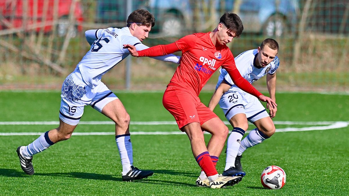 Balázs Patrik (pirosban) támadóként szerepelt az Eger SE csapatában