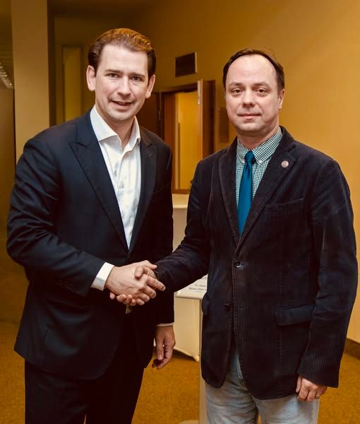 Nyitrai Zsolt miniszteri biztos találkozása a korábbi osztrák kancellárral, Sebastian Kurzzal.