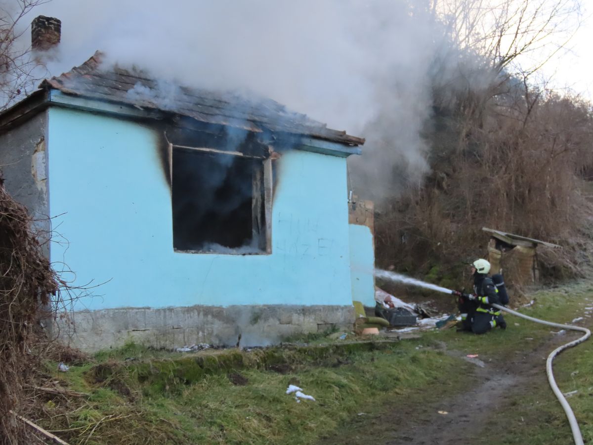 Tűz ütött ki Sirokban, lakhatatlanná vált a ház